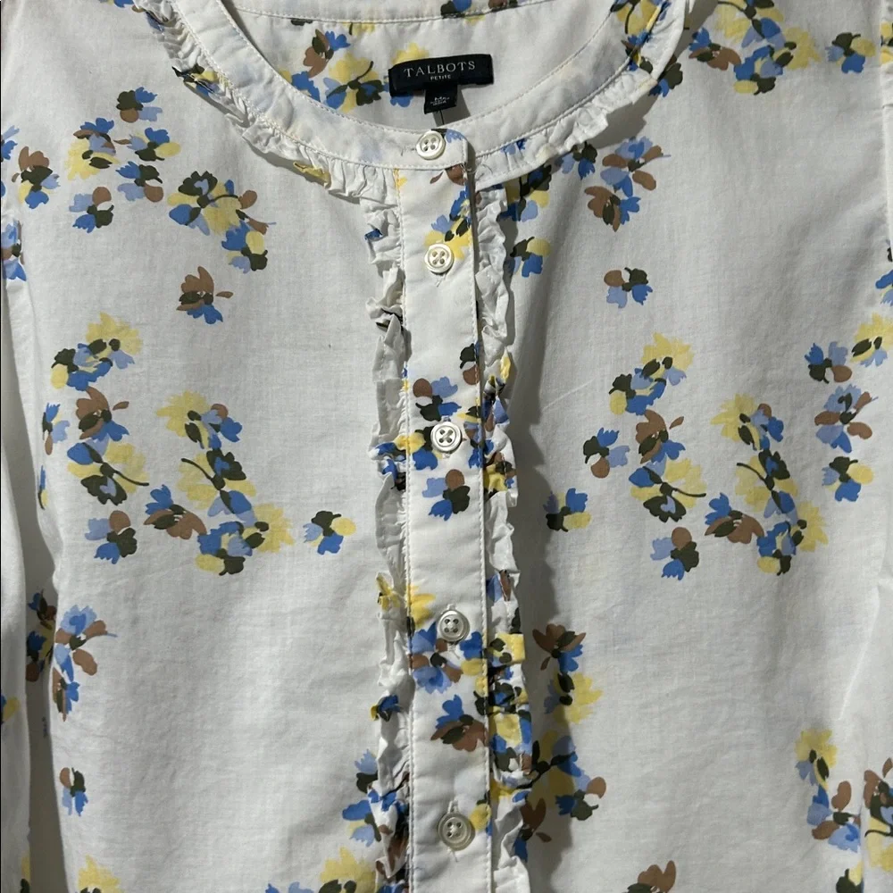 🆕 Talbots Petite Pleaded Ruffle Trim Floral Blouse. NWOT - Picture 3 of 10